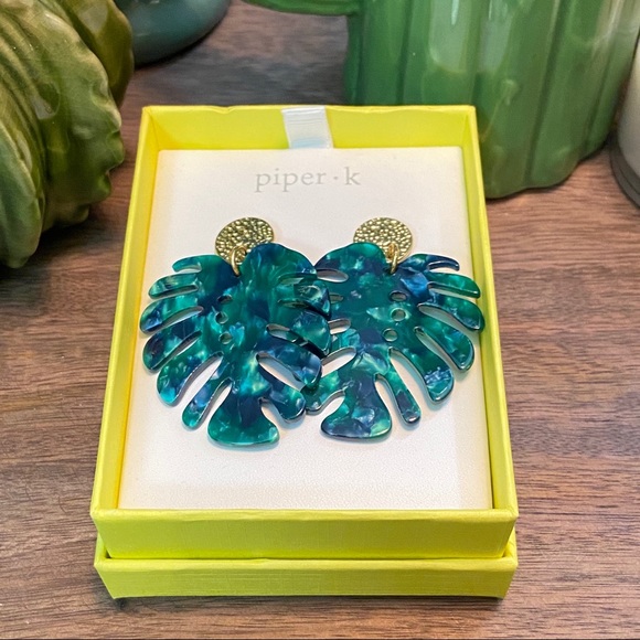 Monstera Deliciosa Swiss Cheese Leaf Earrings - Picture 5 of 5